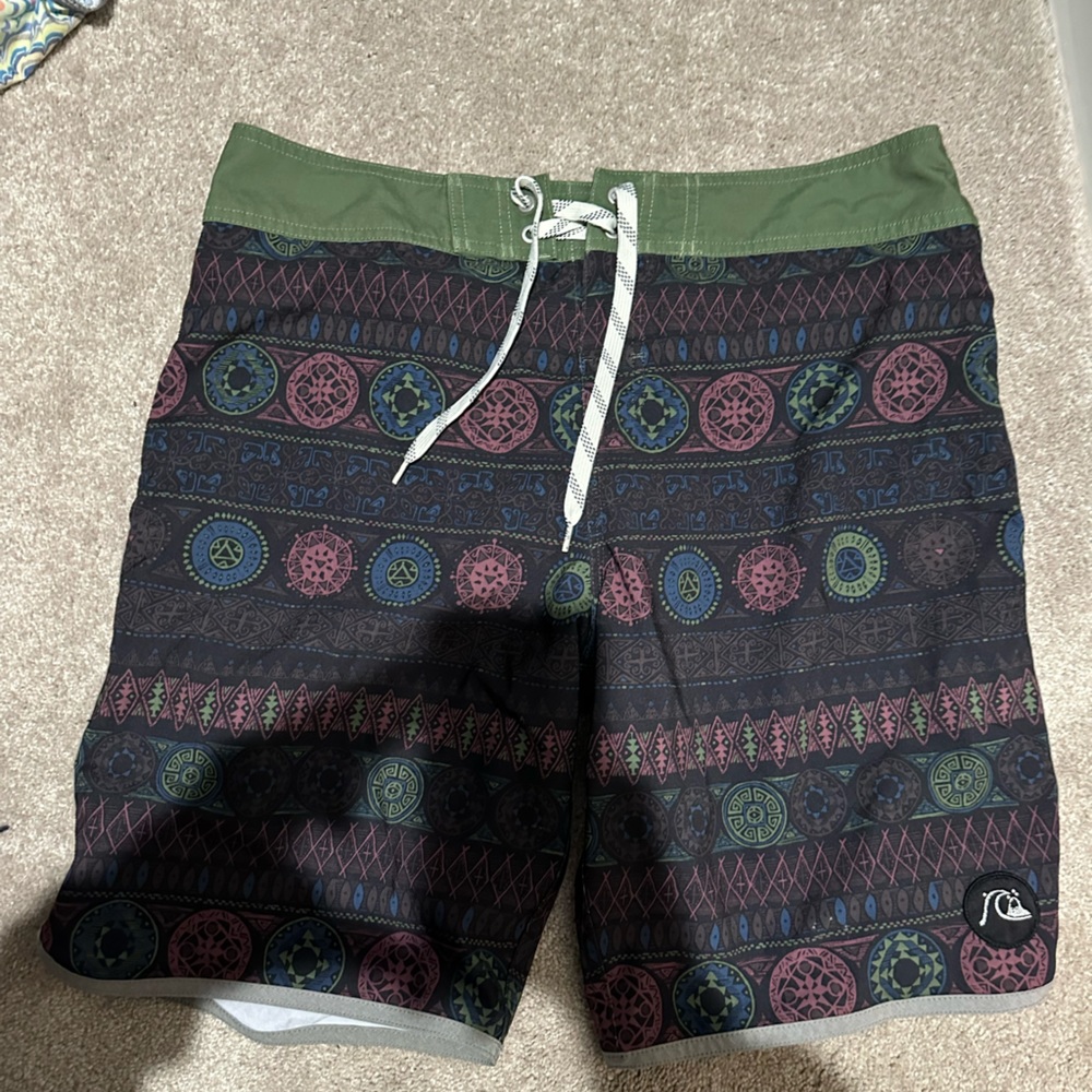Quicksilver size 33 men’s bathing suit